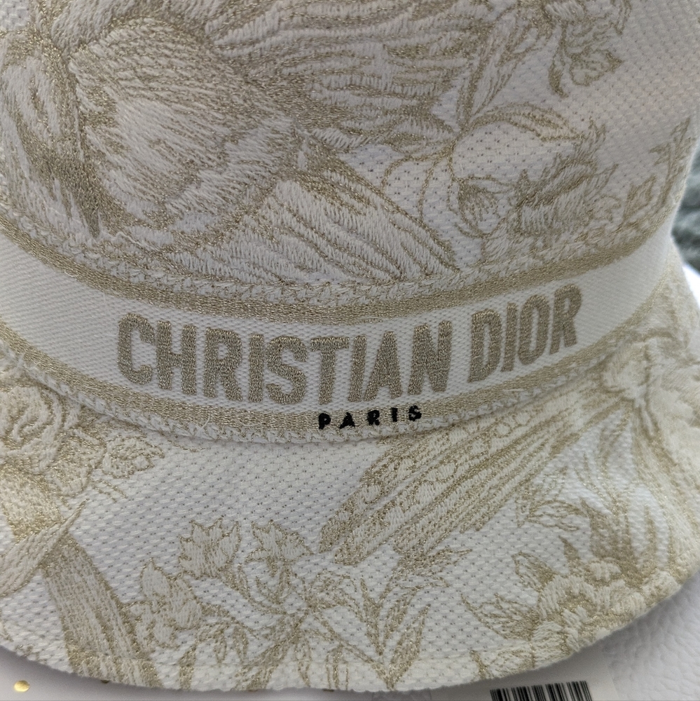 Christian Dior Bucket Hat. - Picture 3 of 11